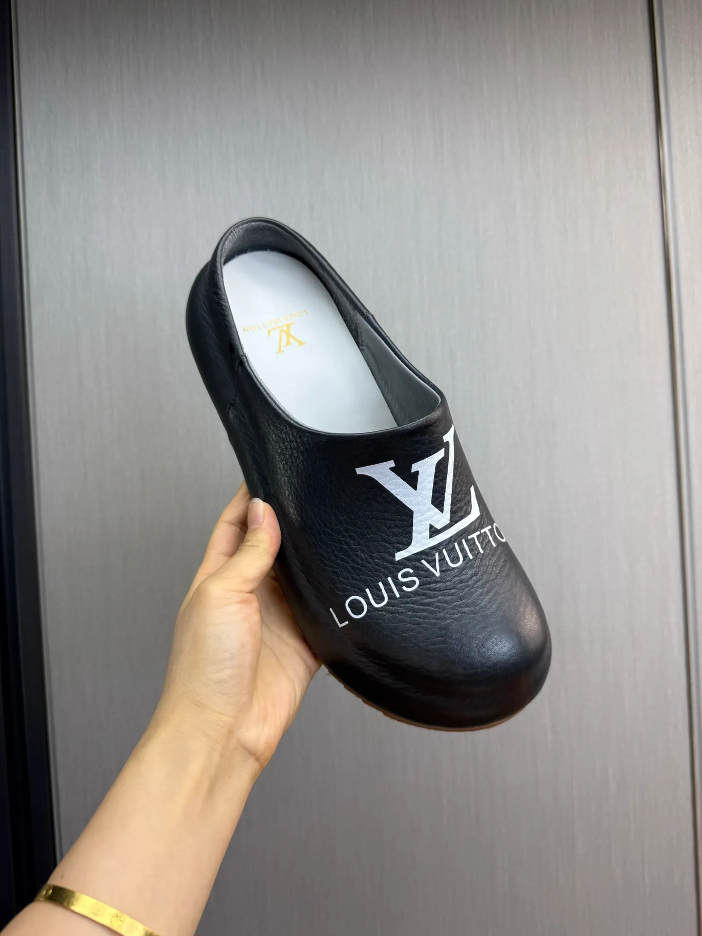 Men's shoes 💰480💰 Lv men's slippers 🩴38-45 size 45 46 🉑️Customized! Full leather slippers: cowhide on the outside, sheepskin on the inside ✅Original outsole⬆️